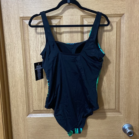 NWT Chlorine Resistant Tummy Control Square Neck One Piece
Swimsuits For All 14 - Picture 5 of 5